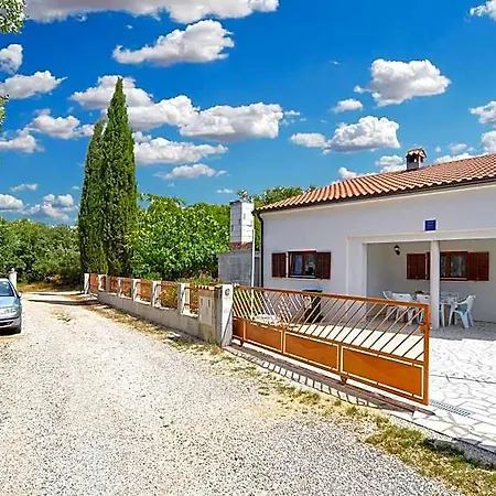 2205 2* Vodnjan